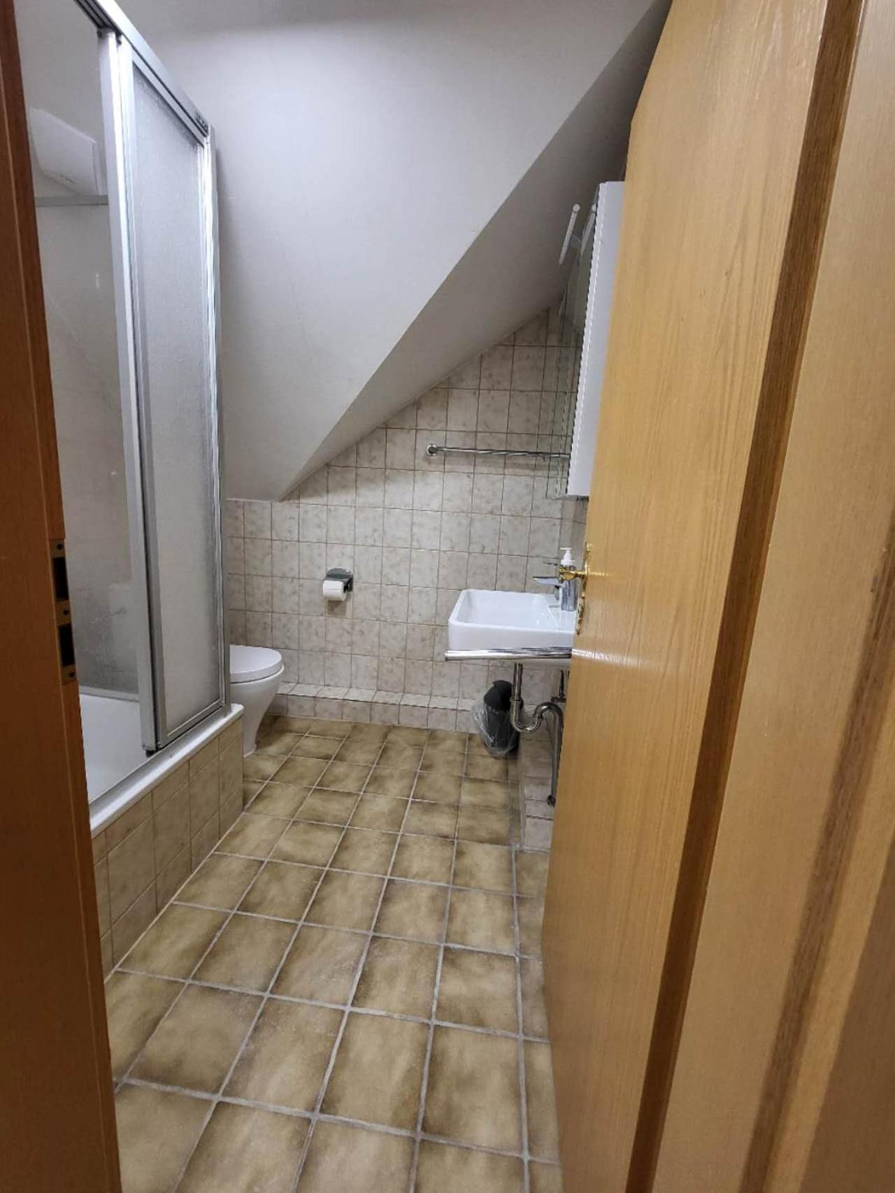 Zimmer Nr 4 Mit Privates Badezimmer In Juelich Hotel Buitenkant foto