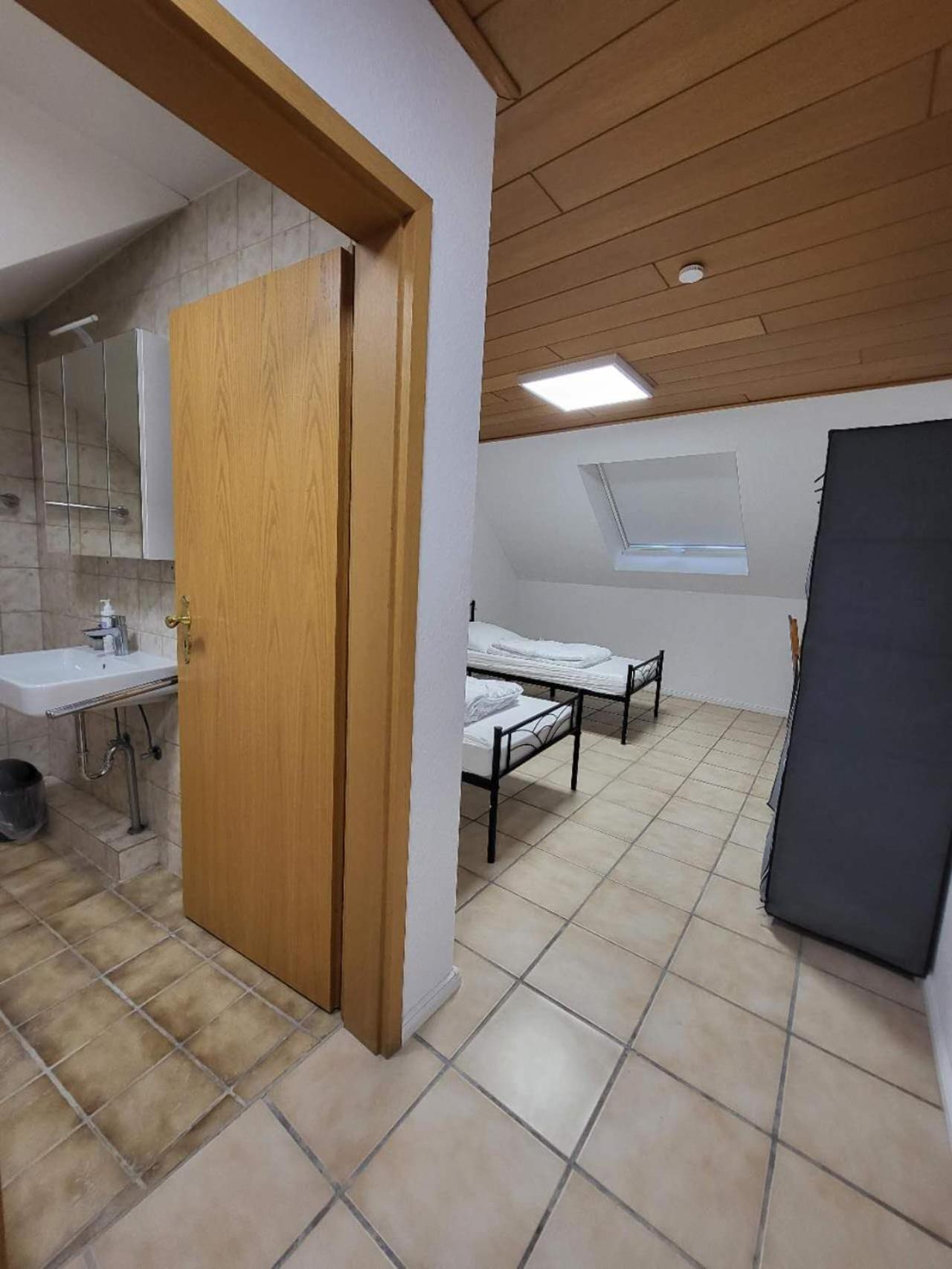 Zimmer Nr 4 Mit Privates Badezimmer In Juelich Hotel Buitenkant foto