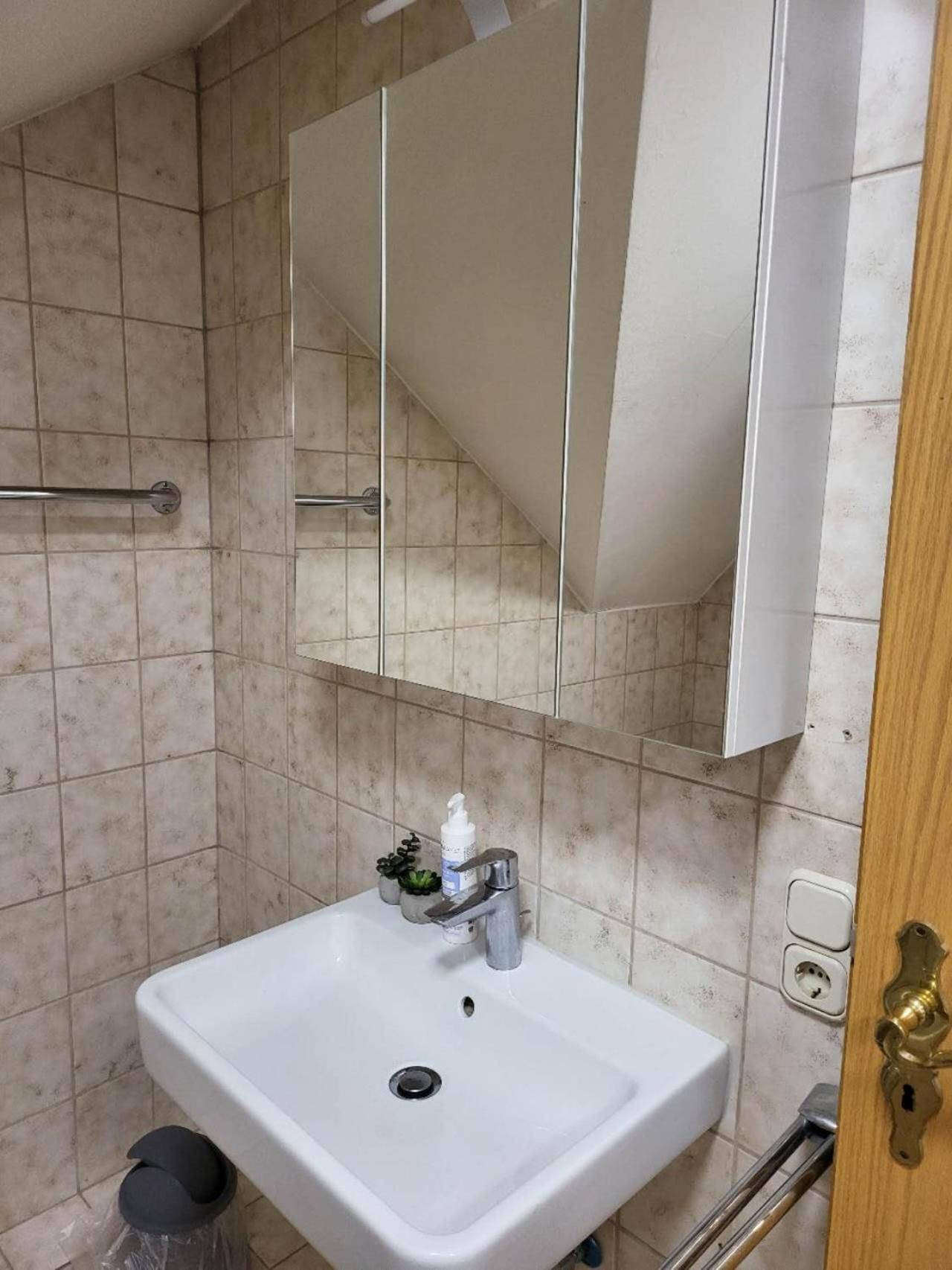 Zimmer Nr 4 Mit Privates Badezimmer In Juelich Hotel Buitenkant foto